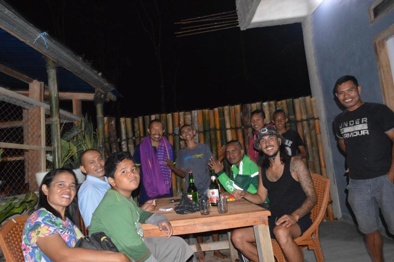Labuan Bajo Mahoni Guesthouse Esterno foto