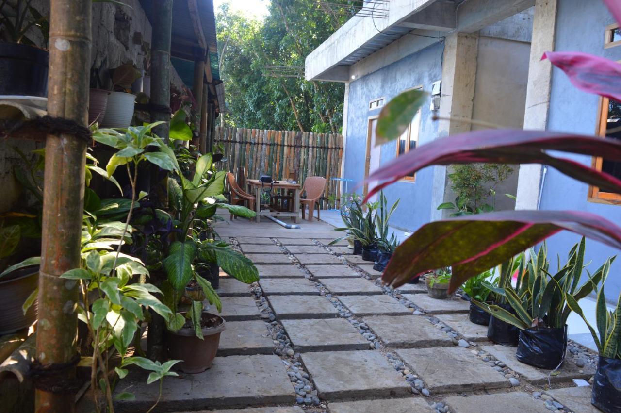 Labuan Bajo Mahoni Guesthouse Esterno foto