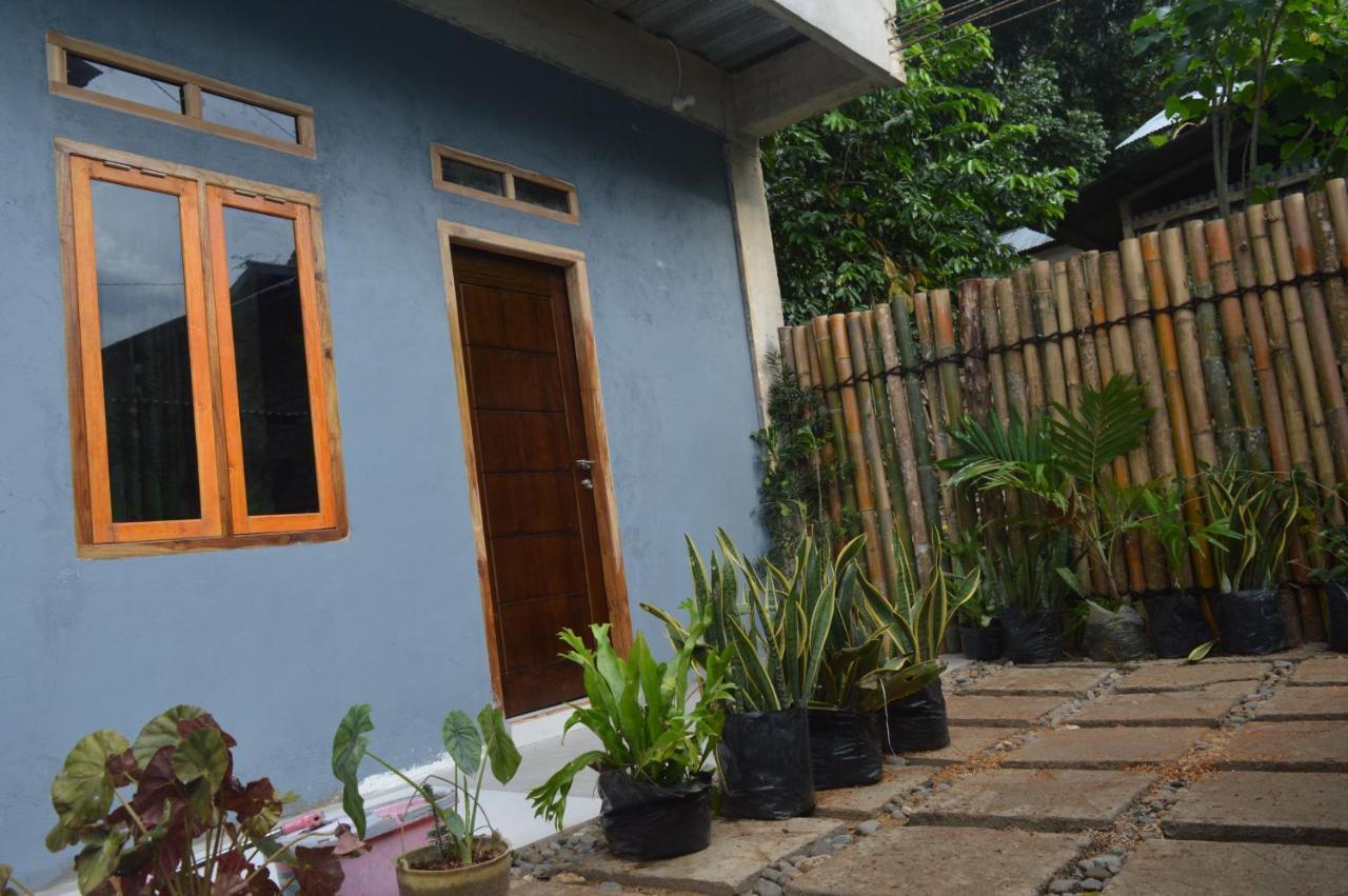 Labuan Bajo Mahoni Guesthouse Esterno foto