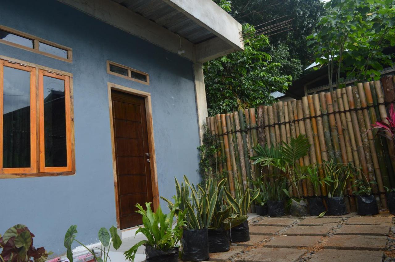 Labuan Bajo Mahoni Guesthouse Esterno foto