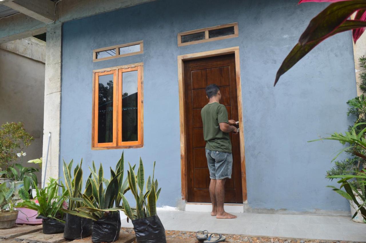 Labuan Bajo Mahoni Guesthouse Esterno foto