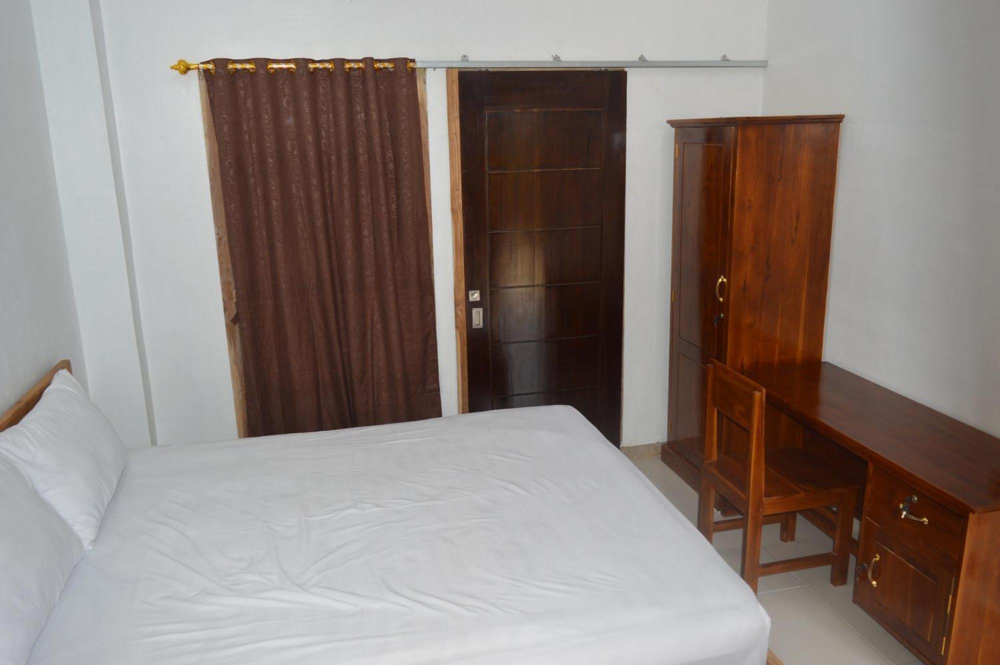 Labuan Bajo Mahoni Guesthouse Esterno foto