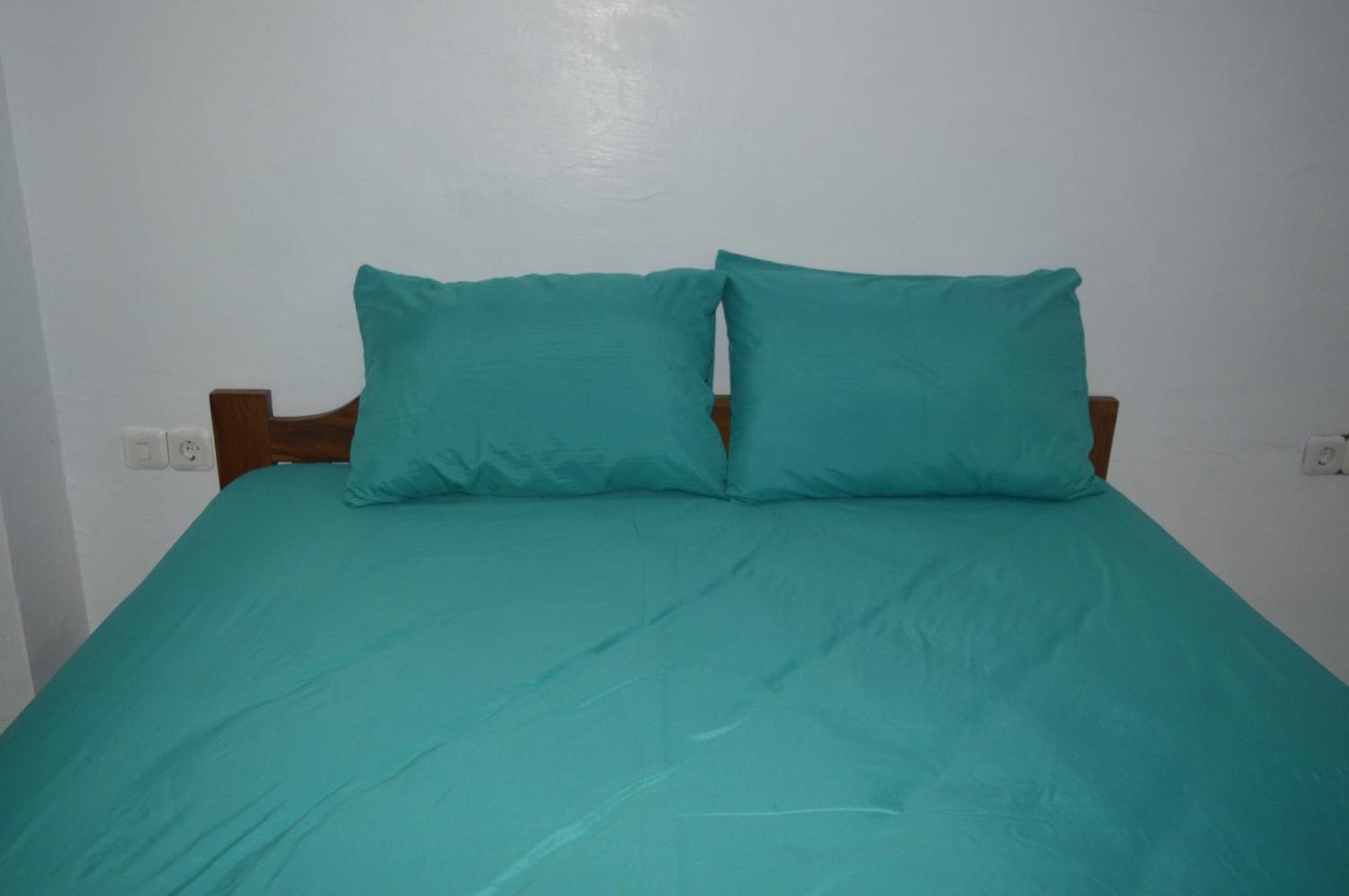 Labuan Bajo Mahoni Guesthouse Esterno foto