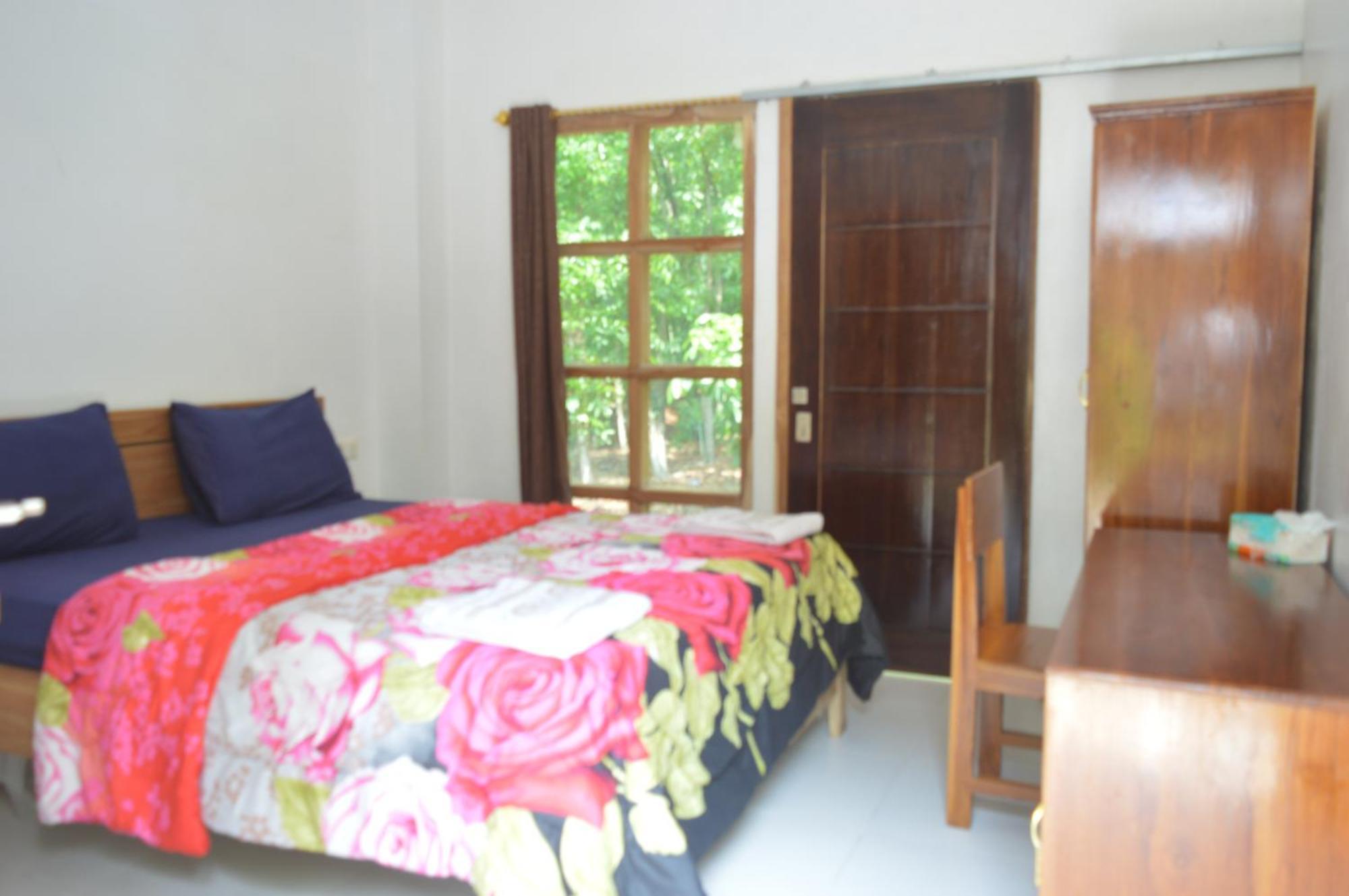 Labuan Bajo Mahoni Guesthouse Esterno foto